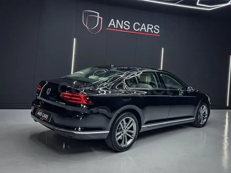 Usado VW Passat Sportline 150 CV (110 kW) 2015 Negro Berlina