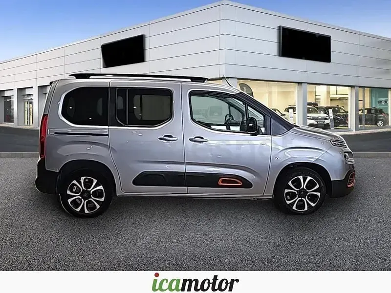 Usado Citroën Berlingo Shine 102 CV (75 kW) 2021 Gris / plata Monovolumen