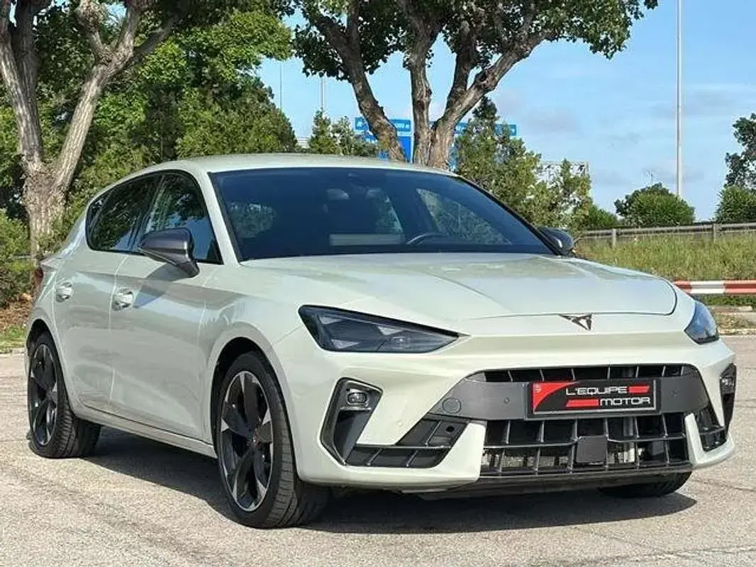 Usado Cupra Leon 150 CV (110 kW) 2025 Beige Utilitario
