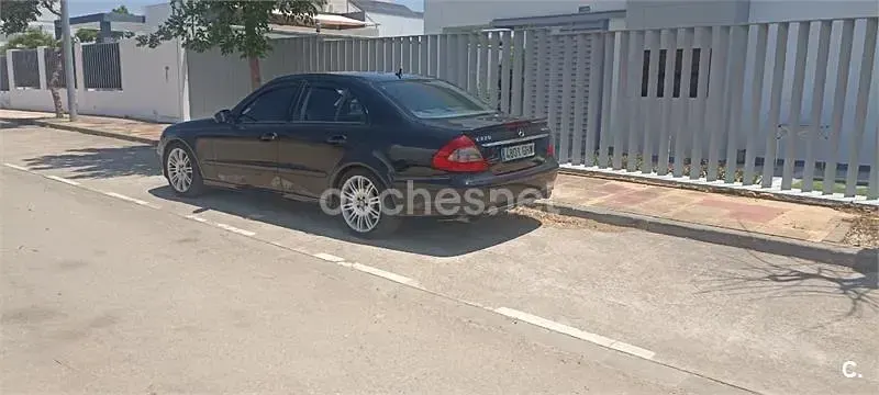 Usado Mercedes E220 170 CV (125 kW) 2008 Negro Berlina
