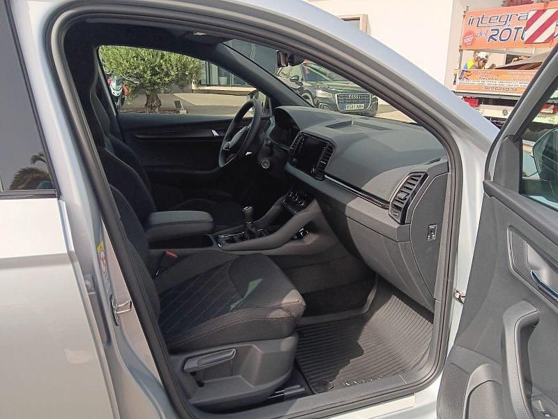 Usado Skoda Karoq SportLine 150 CV (110 kW) 2025 Plata brillante metalizado SUV
