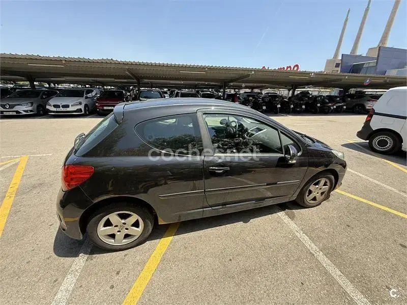 Usado Peugeot 207 90 CV (66 kW) 2006 Negro Berlina