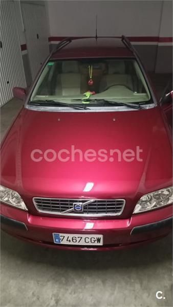Usado Volvo V40 102 CV (75 kW) 2003 Rojo Familiar