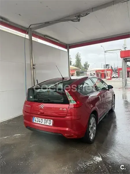 Usado Citroën C4 110 CV (80 kW) 2005 Granate Berlina
