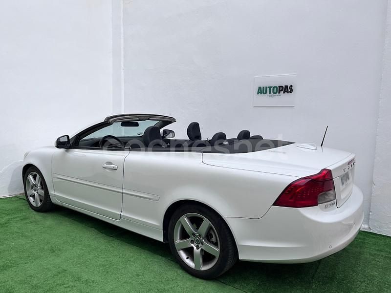 Usado Volvo C70 Momentum 136 CV (100 kW) 2010 Blanco Descapotable