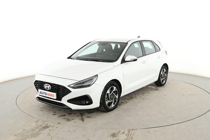 Usado Hyundai i30 120 CV (88 kW) 2025 Blanco Berlina