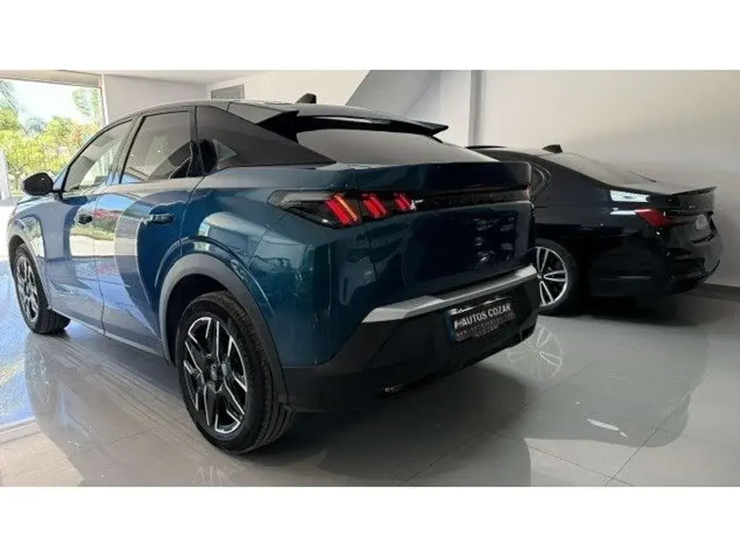 Usado Peugeot 3008 Allure 136 CV (100 kW) 2024 Azul SUV