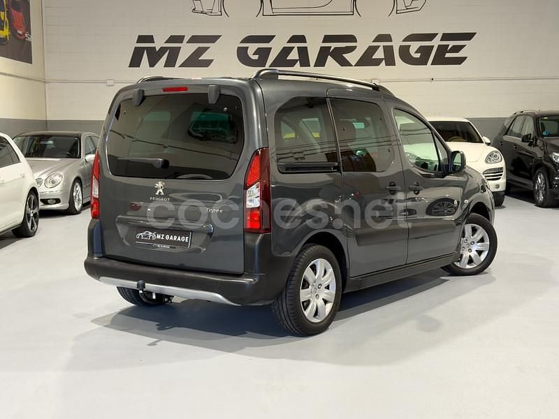Usado Peugeot Partner Tepee Outdoor 92 CV (67 kW) 2015 Gris / plata Monovolumen