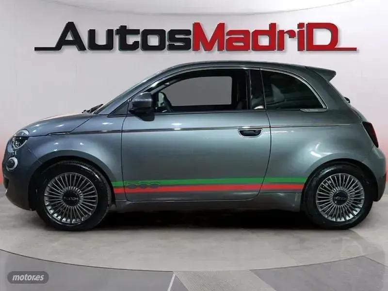 Usado Fiat 500e 86 kW (118 CV) 2024 Gris Berlina