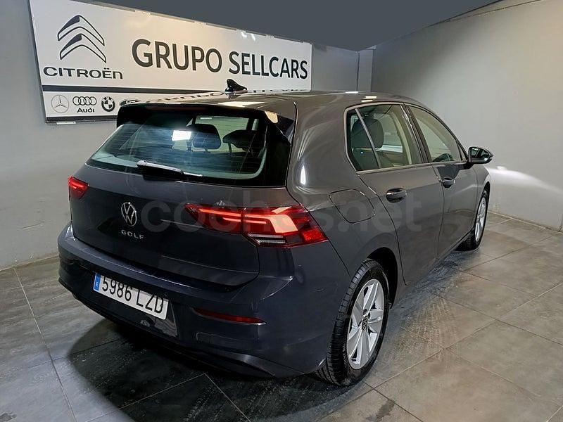 Usado VW Golf VIII 115 CV (84 kW) 2022 Gris / plata Berlina