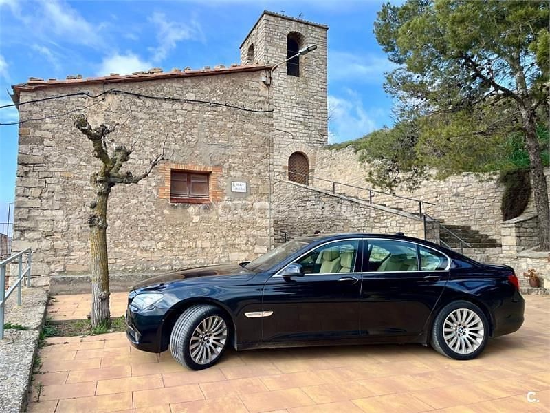 Usado BMW 740 306 HP (225 kW) 2009 Preto Sedan