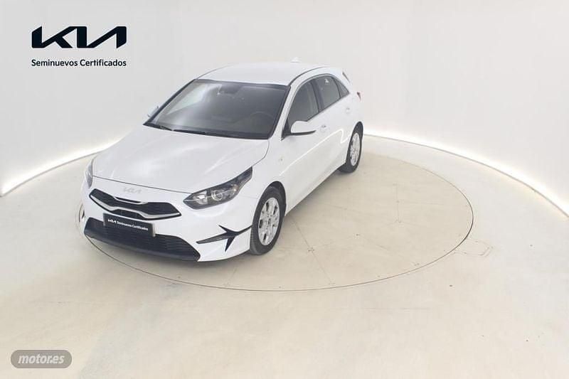 Blanco Usado 2024 Kia Ceed | 18.500 € (Buen precio) - Imagen 1/4
