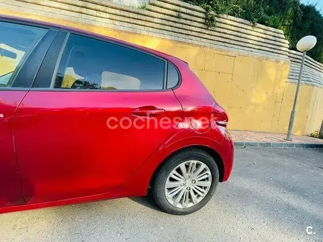 Usado Peugeot 208 Style 82 CV (60 kW) 2018 Granate Utilitario