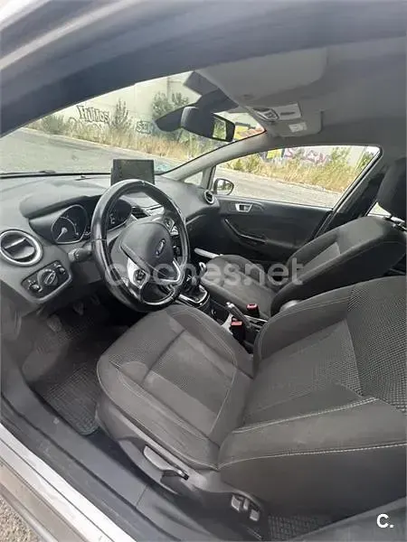 Usado Ford Fiesta Titanium 95 CV (69 kW) 2017 Gris / plata Utilitario