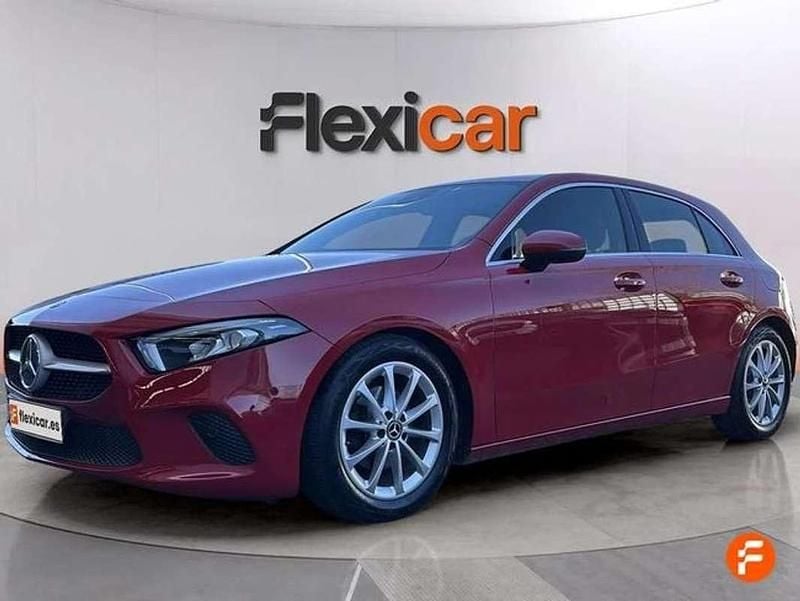 Usado Mercedes A180 116 CV (85 kW) 2019 Rojo Utilitario
