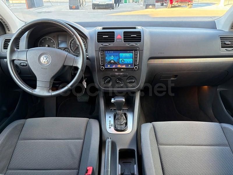 Usado VW Golf IV Highline 105 CV (77 kW) 2004 Gris / plata Berlina