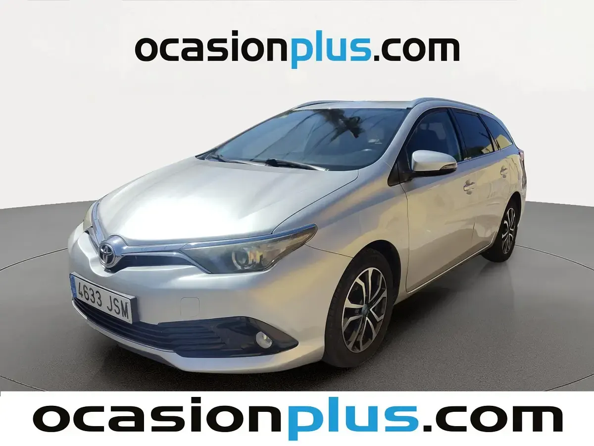Usado Toyota Auris Active 112 CV (82 kW) 2016 Gris plata Familiar
