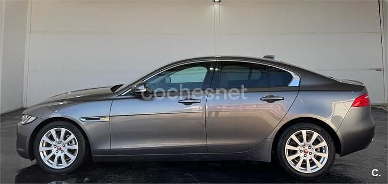 Gris / plata Usado 2016 Jaguar XE Prestige Berlina | 14.000 € (Precio justo) - Imagen 1/4