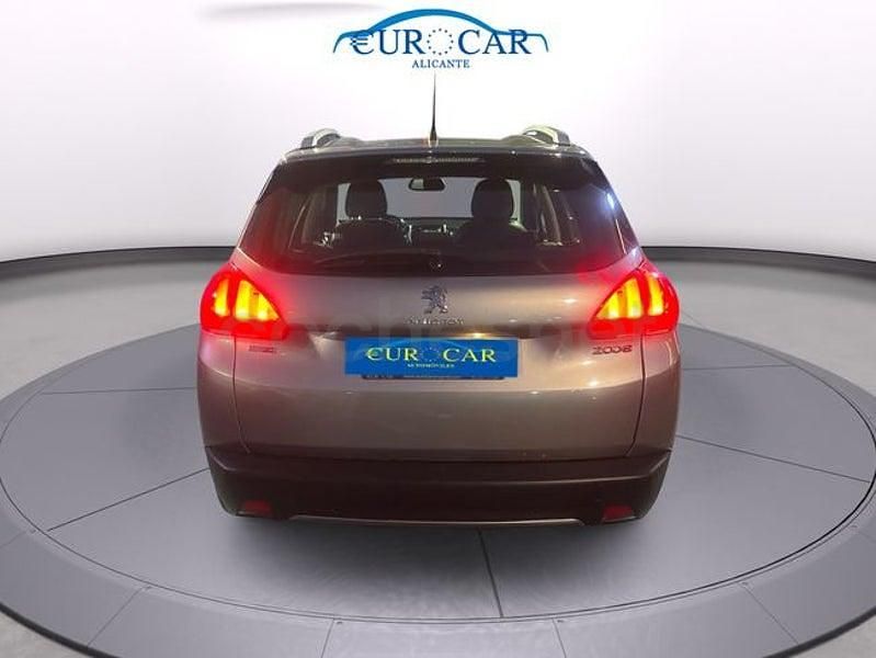 Usado Peugeot 2008 Active 100 CV (73 kW) 2016 Gris / plata SUV