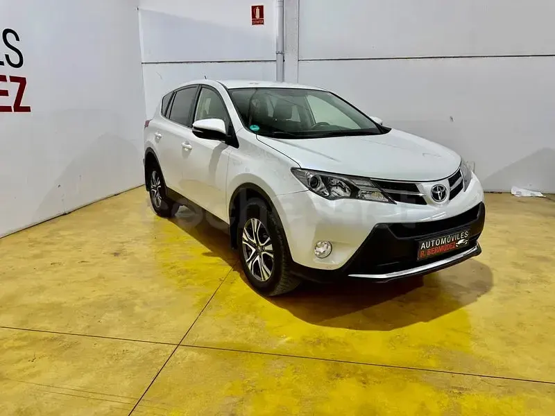 Usado Toyota RAV4 Executive 150 CV (110 kW) 2015 Blanco SUV