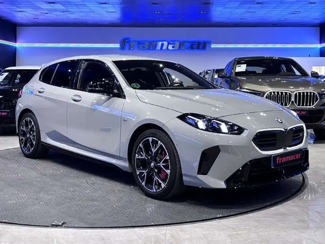 Usado BMW M135 Comfort Edition 300 CV (220 kW) 2025 Gris Utilitario