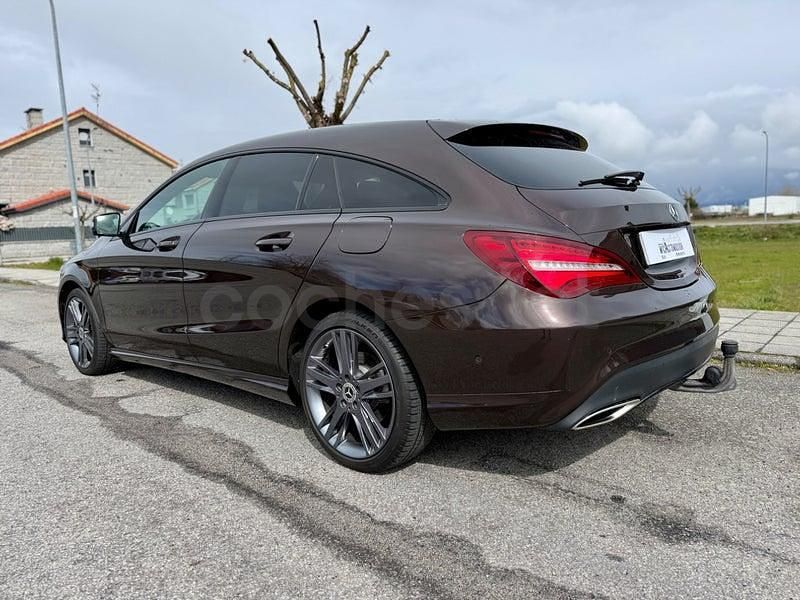 Usado Mercedes CLA180 Shooting Brake 122 CV (89 kW) 2018 Marrón Familiar