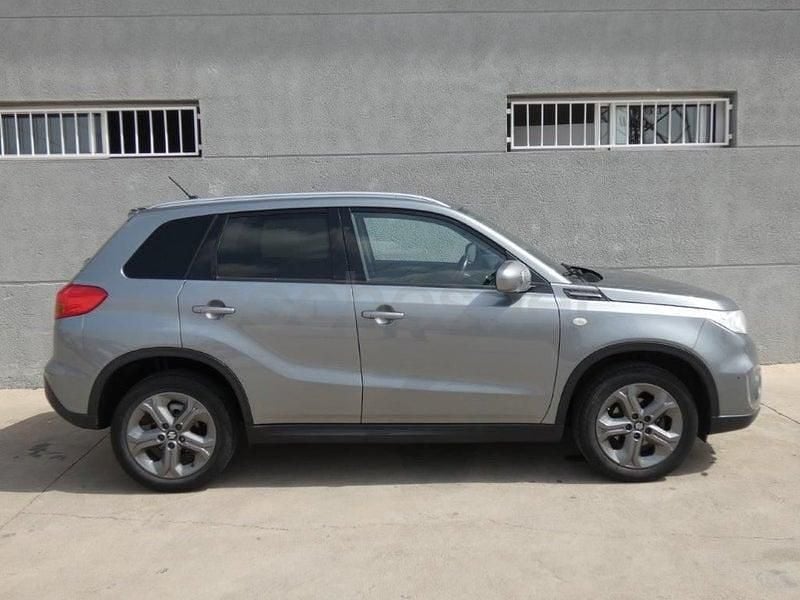 Usado Suzuki Vitara 120 CV (88 kW) 2016 Gris / plata SUV