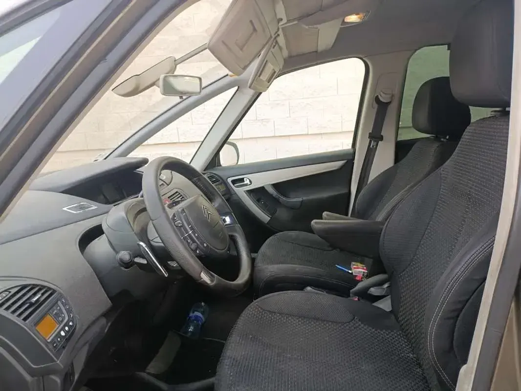 Usado Citroën Grand C4 Picasso Business Class 109 CV (80 kW) 2010 Beige Monovolumen