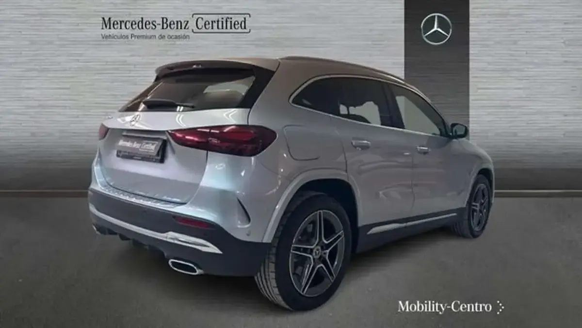 Usado Mercedes GLA250 165 CV (121 kW) 2025 Plateado SUV