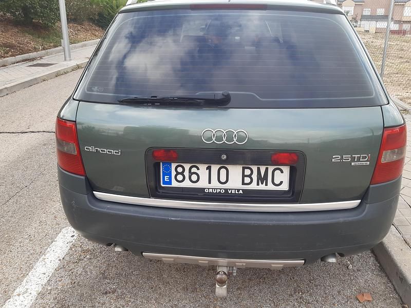 Usado Audi A4 180 CV (132 kW) 2001 Verde gavial Berlina