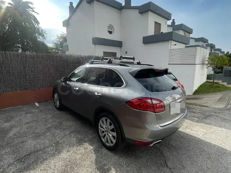 Usado Porsche Cayenne 245 CV (180 kW) 2011 Gris / plata SUV