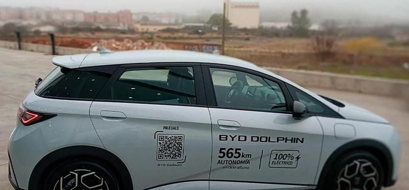 Nuevo BYD Dolphin Comfort 150 kW (204 CV) 2025 Skiing white Utilitario