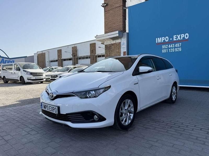 Usado Toyota Auris Touring Sports Advance 136 CV (100 kW) 2017 Blanco Familiar