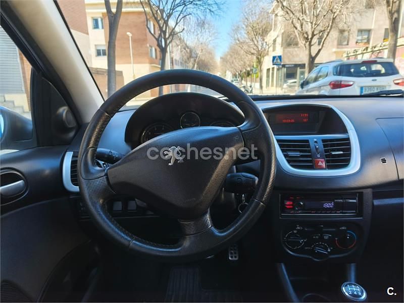 Usado Peugeot 207 Active 75 CV (55 kW) 2011 Azul Berlina