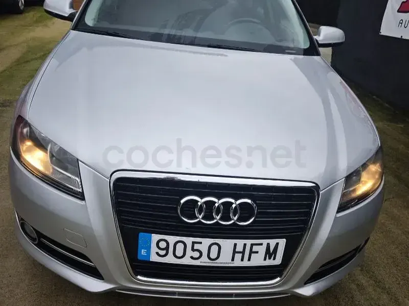 Usado Audi A3 Ambition 105 CV (77 kW) 2012 Gris / plata Utilitario