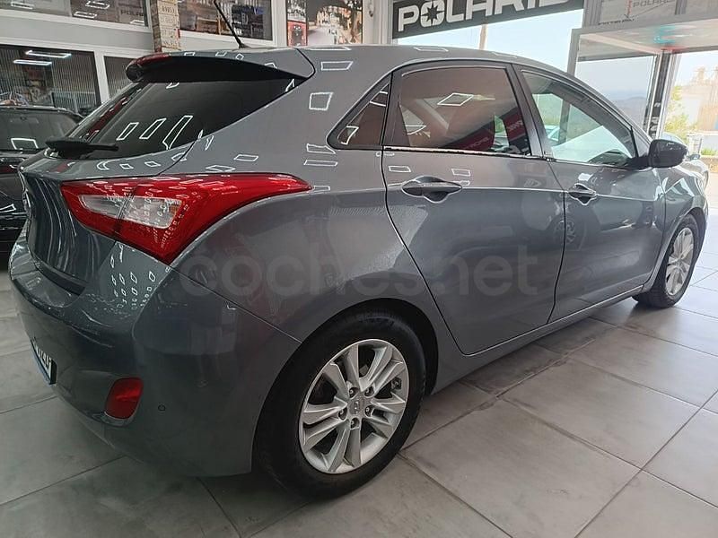 Usado Hyundai i30 GO! 100 CV (73 kW) 2014 Gris / plata Berlina
