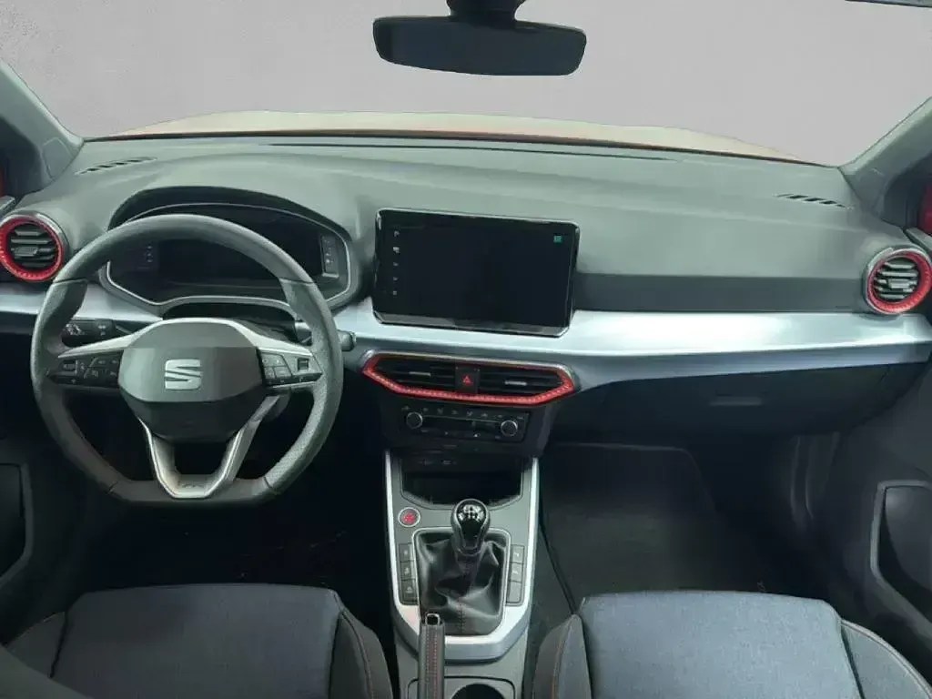 Usado Seat Arona FR 115 CV (84 kW) 2026 Rojo SUV