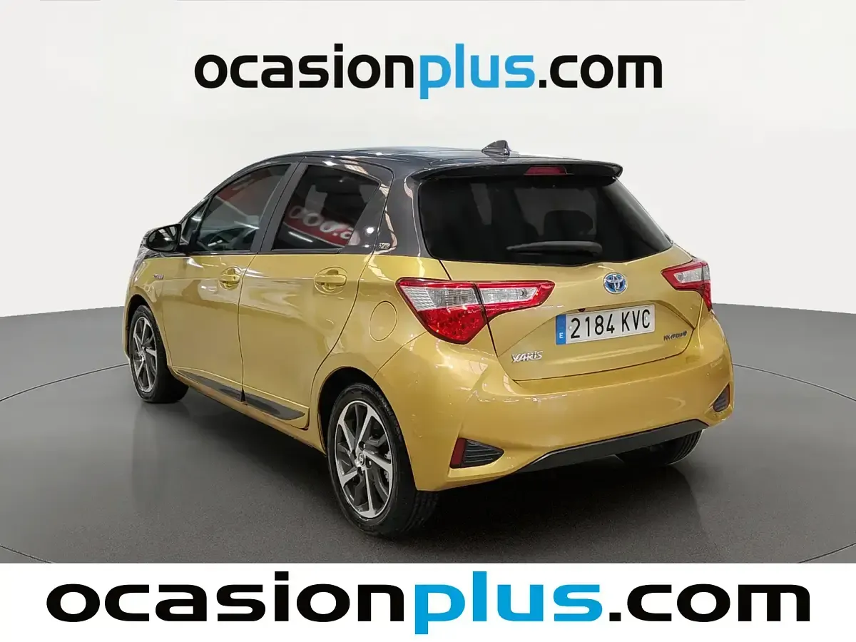 Begagnad Toyota Yaris Hybrid 100 HK (73 kW) 2019 Otro Sedan