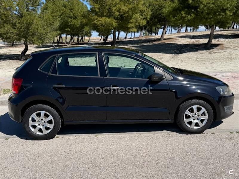 Usado VW Polo Advance 70 CV (51 kW) 2011 Negro Utilitario