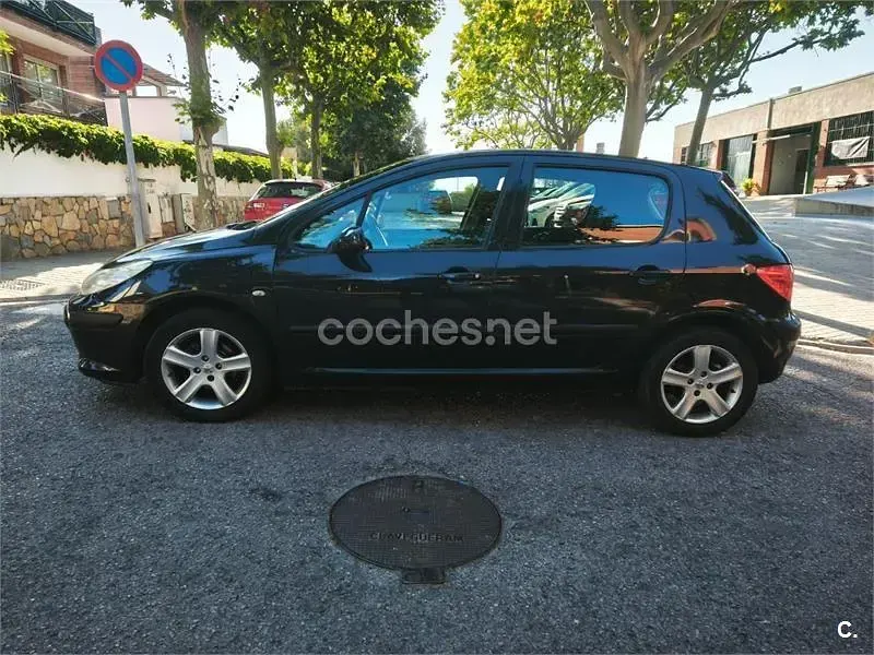 Usado Peugeot 307 90 CV (66 kW) 2007 Negro Berlina