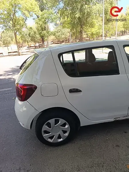 Usado Dacia Sandero Ambiance 75 CV (55 kW) 2018 Blanco Berlina