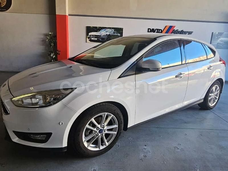 Usado Ford Focus 125 CV (91 kW) 2015 Blanco Berlina