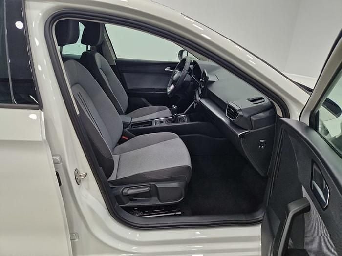 Usado Seat Leon Style 110 CV (80 kW) 2024 Blanco Berlina