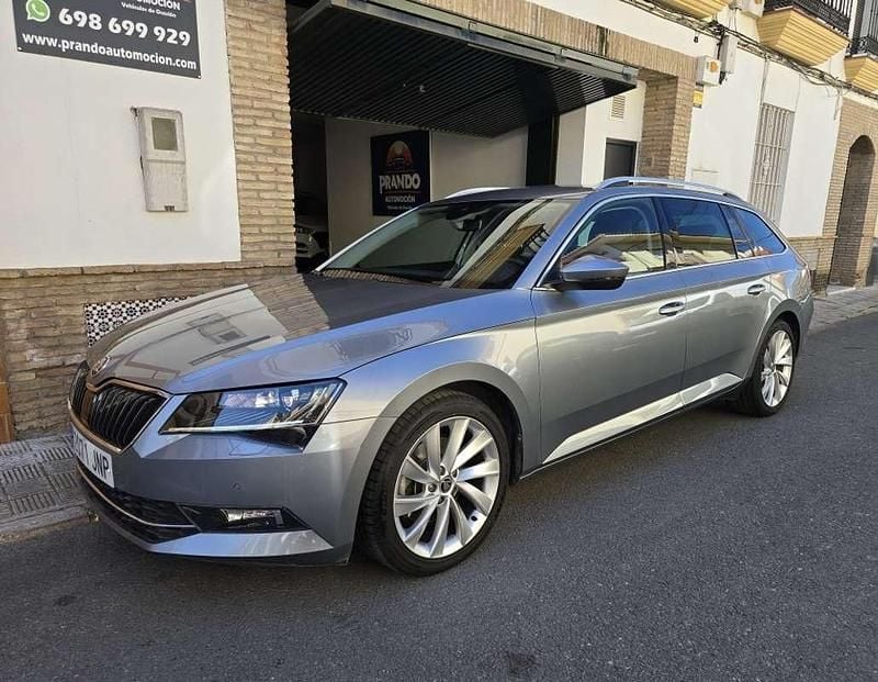 Usado Skoda Superb Style 190 CV (139 kW) 2016 Gris / plata Familiar