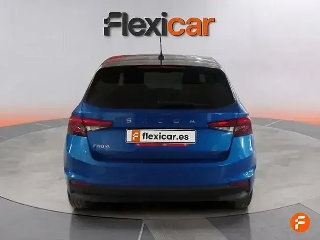 Usado Skoda Fabia Selection 115 CV (84 kW) 2025 Azul Utilitario