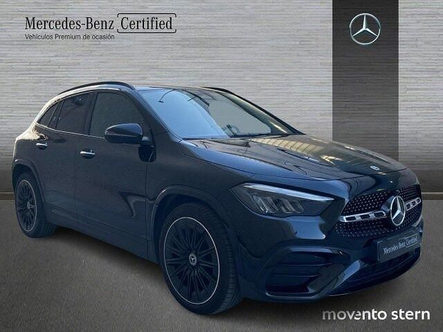 Usado Mercedes GLA200 AMG line 150 CV (110 kW) 2025 Negro cosmos SUV