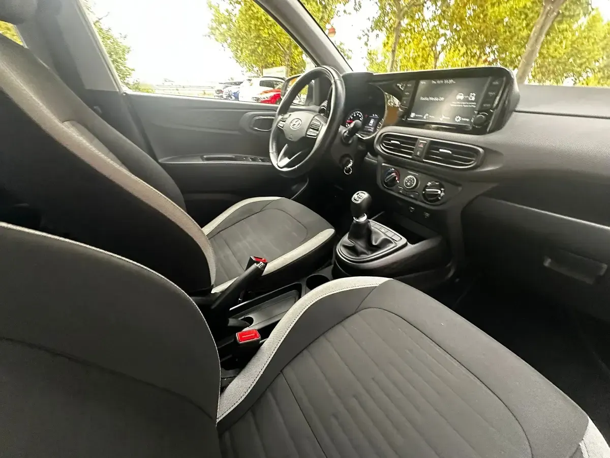 Używany Hyundai i10 67 KM (49 kW) 2023 Biały Hatchback
