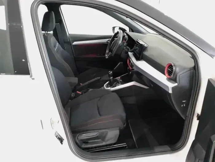 Usado Seat Arona FR 115 CV (84 kW) 2025 Blanco SUV