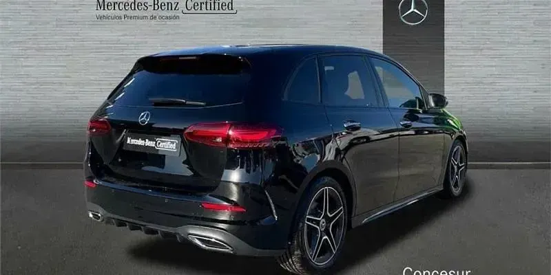 Usado Mercedes B200 150 CV (110 kW) 2025 Negro Utilitario
