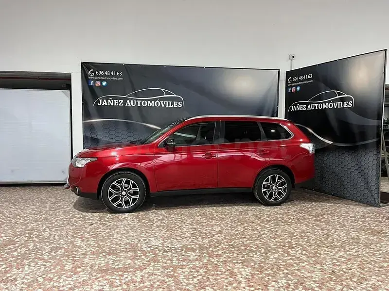Usado Mitsubishi Outlander Motion 150 CV (110 kW) 2015 Granate SUV